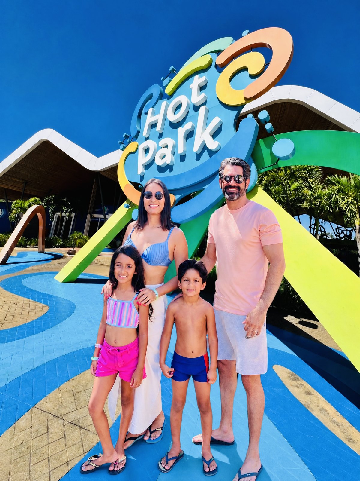 A Família Dourado no Hot Park